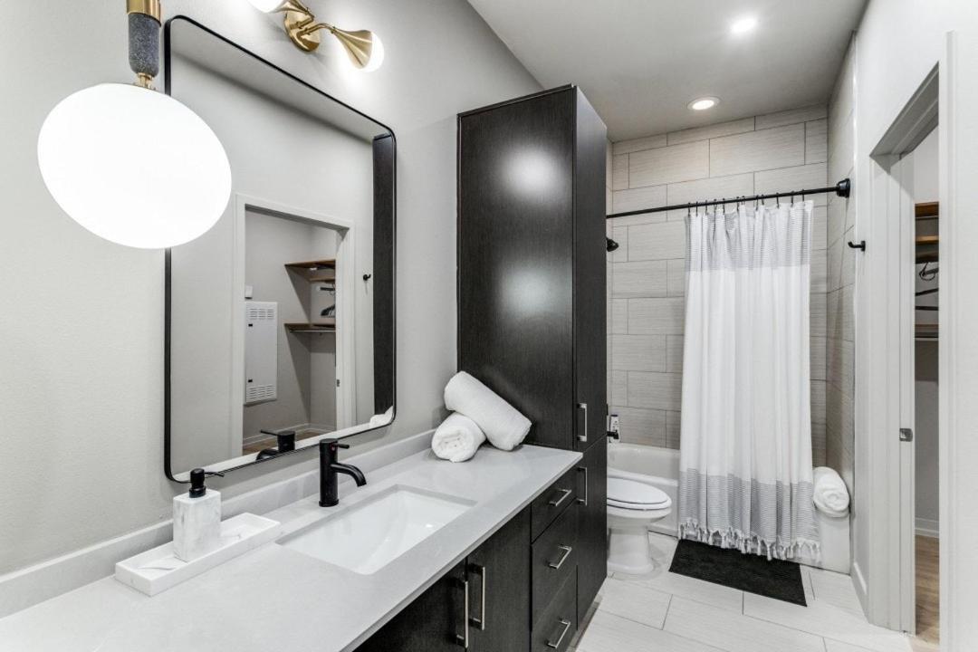 Apartment Stunning High-rise On Mckinney Avenue