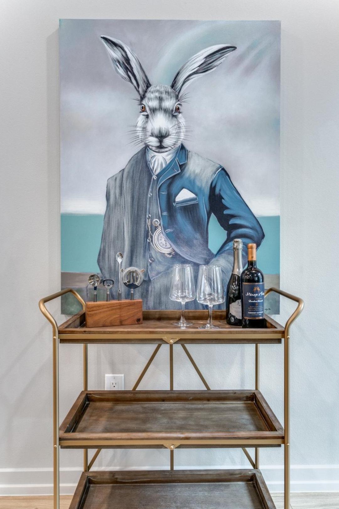 Stunning High-rise On Mckinney Avenue Apartment *