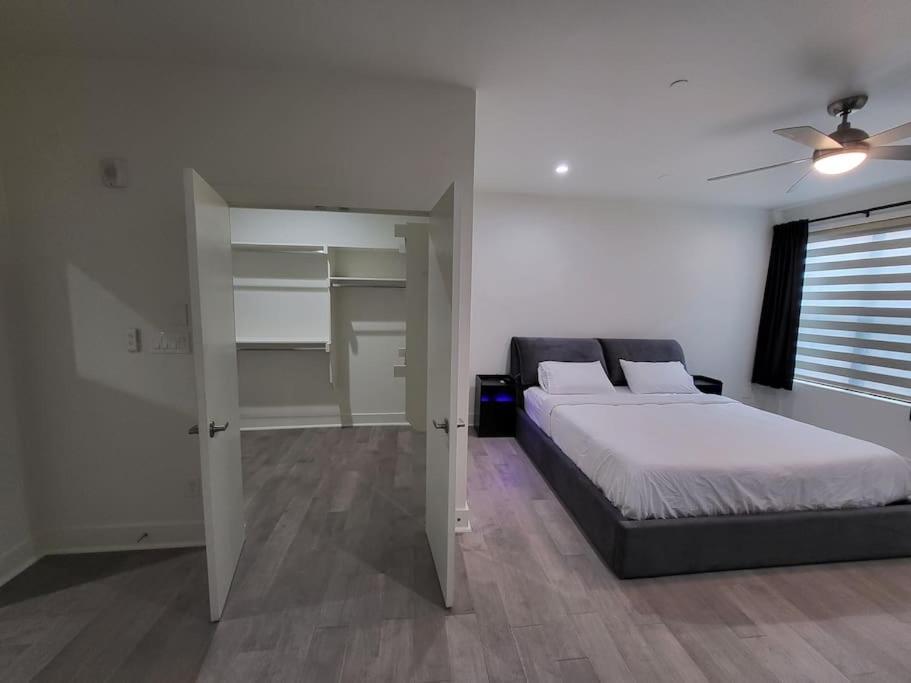 Social House With Downtown View Terrace & King Bed & 2-car Garage Parking!