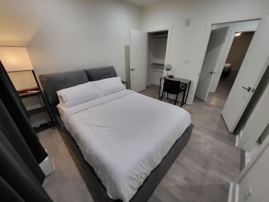 Social House With Downtown View Terrace & King Bed & 2-car Garage Parking! *