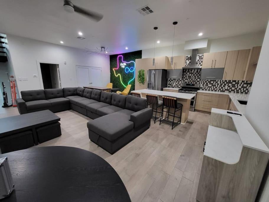 Holiday home Social House With Downtown View Terrace & King Bed & 2-car Garage Parking! *
