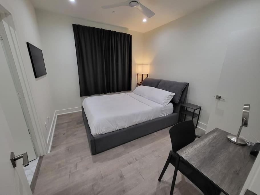 Social House With Downtown View Terrace & King Bed & 2-car Garage Parking! *