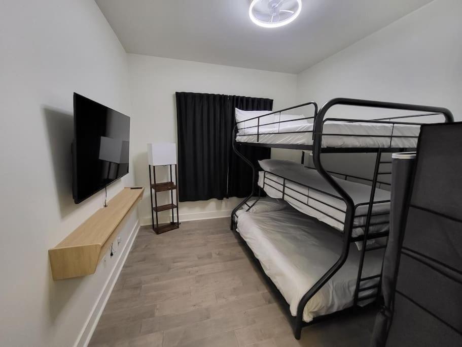 Holiday home Social House With Downtown View Terrace & King Bed & 2-car Garage Parking!