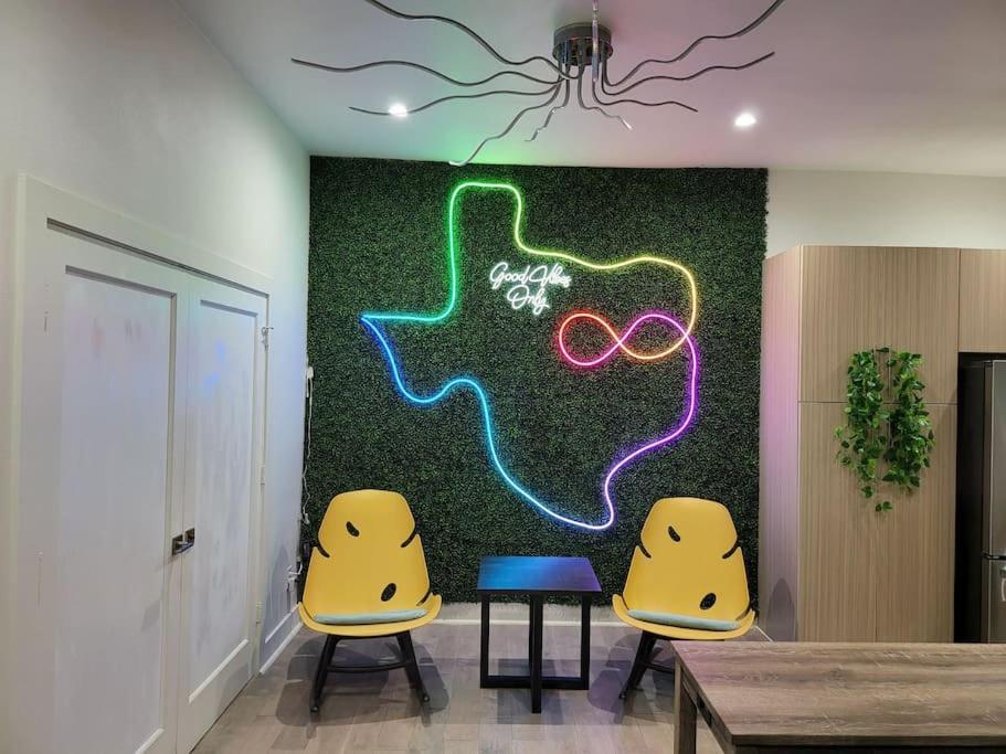 Social House With Downtown View Terrace & King Bed & 2-car Garage Parking! *