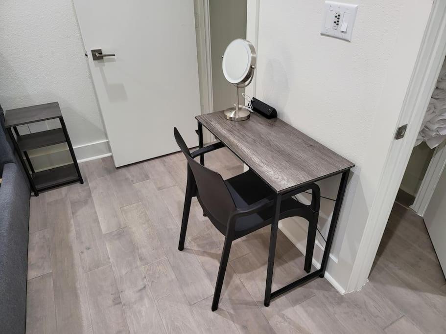 Social House With Downtown View Terrace & King Bed & 2-car Garage Parking! Holiday home