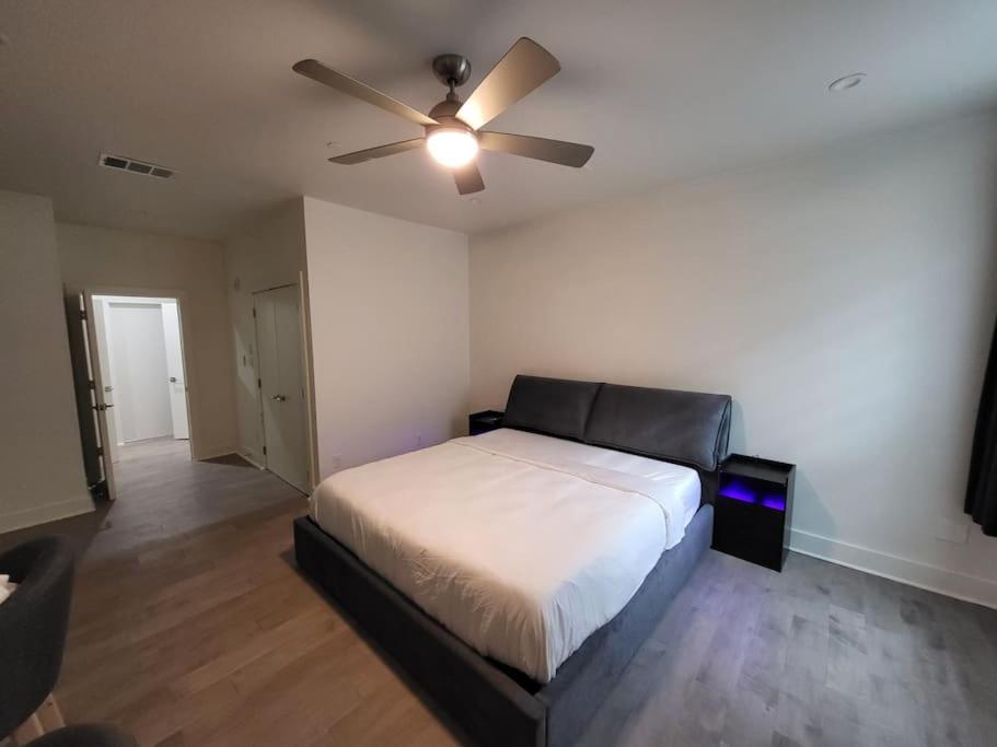 Social House With Downtown View Terrace & King Bed & 2-car Garage Parking! Dallas