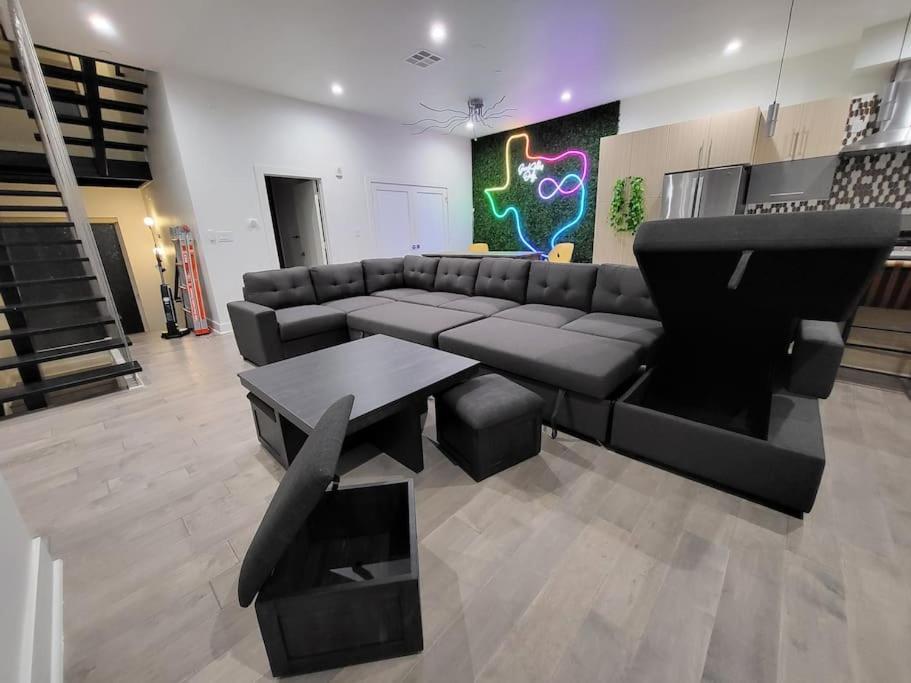 Holiday home Social House With Downtown View Terrace & King Bed & 2-car Garage Parking!
