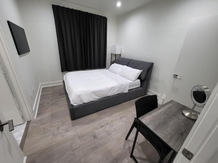 Holiday home Social House With Downtown View Terrace & King Bed & 2-car Garage Parking! Dallas