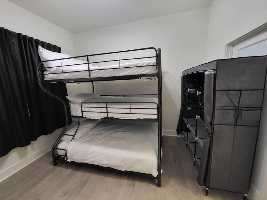 Social House With Downtown View Terrace & King Bed & 2-car Garage Parking! Holiday home