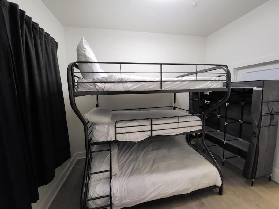 Social House With Downtown View Terrace & King Bed & 2-car Garage Parking! Holiday home *
