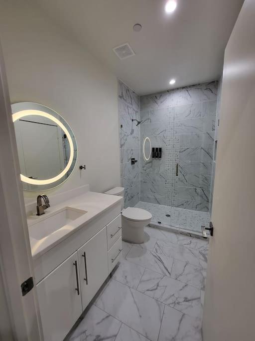 Holiday home Social House With Downtown View Terrace & King Bed & 2-car Garage Parking! *