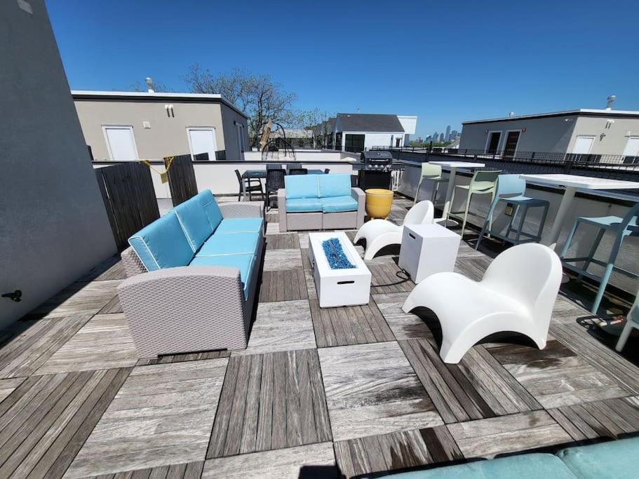 Holiday home Social House With Downtown View Terrace & King Bed & 2-car Garage Parking! Dallas