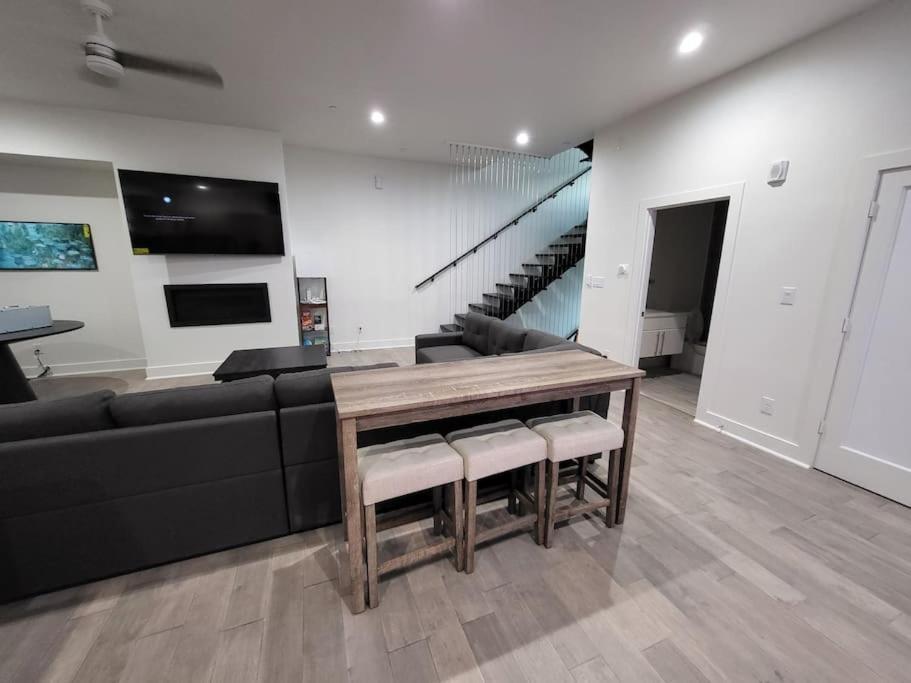 Holiday home Social House With Downtown View Terrace & King Bed & 2-car Garage Parking!