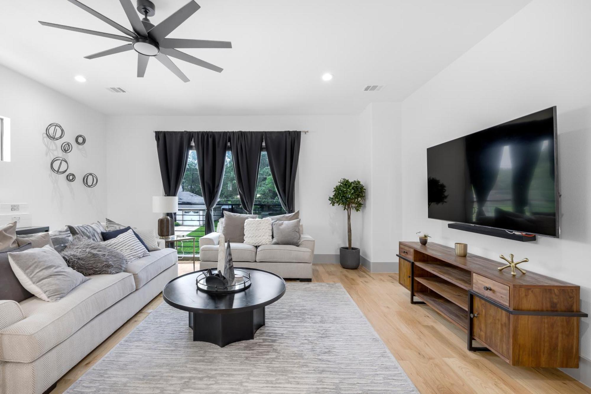 Large Luxury 3br Dowtown Retreat - Perfect For Families Getaways