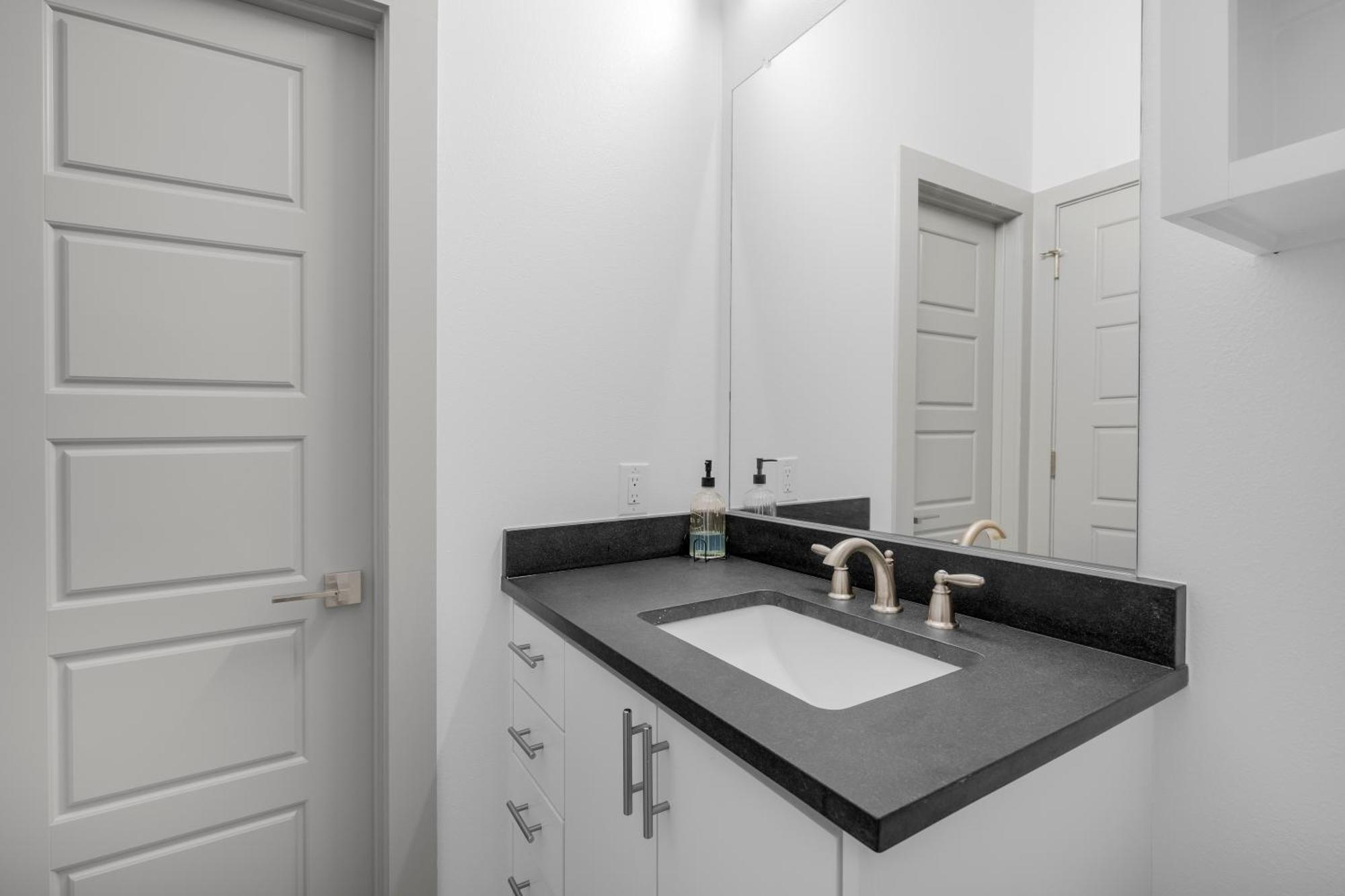 Large Luxury 3br Dowtown Retreat - Perfect For Families Getaways Holiday home Dallas