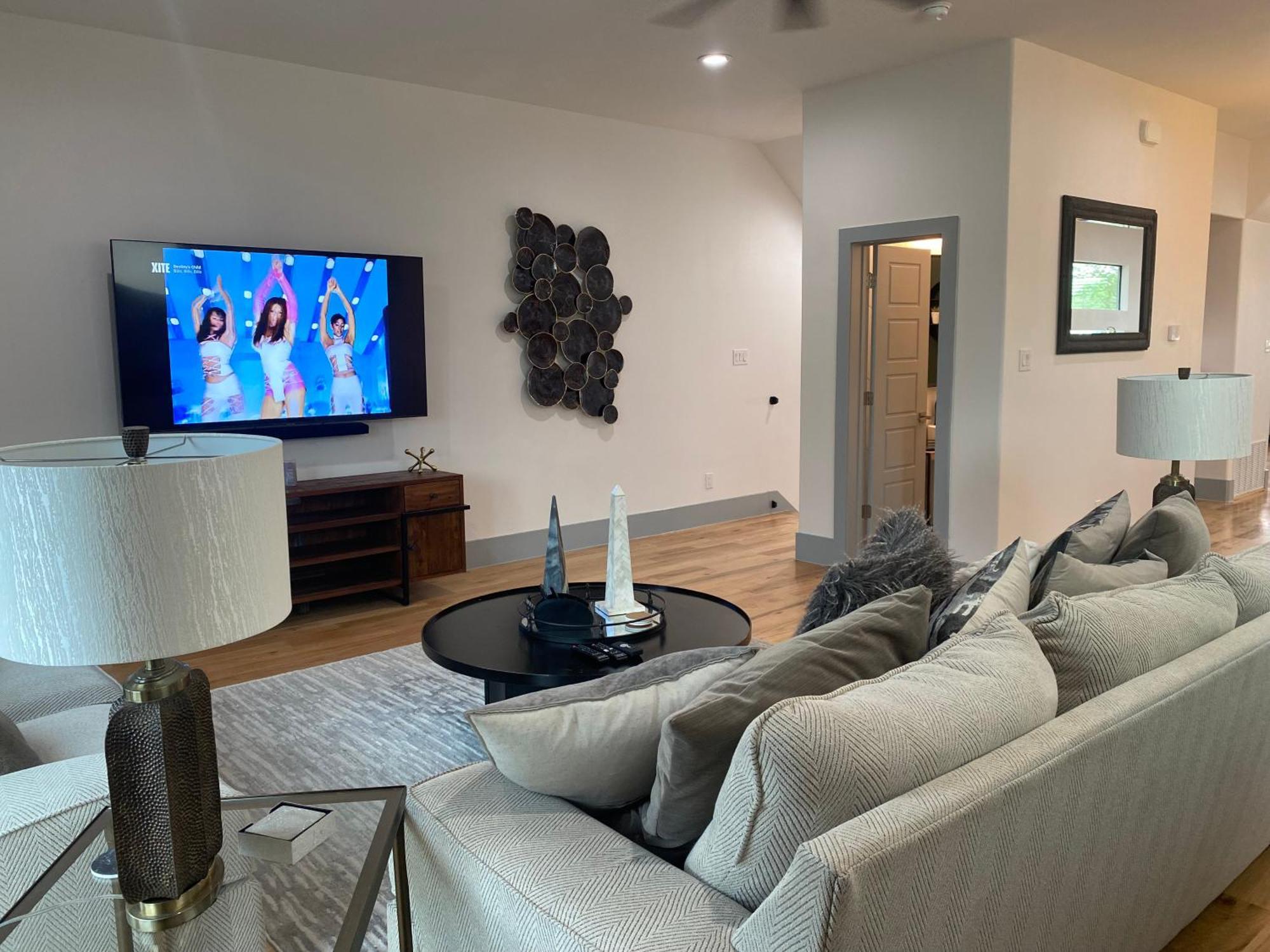 Large Luxury 3br Dowtown Retreat - Perfect For Families Getaways