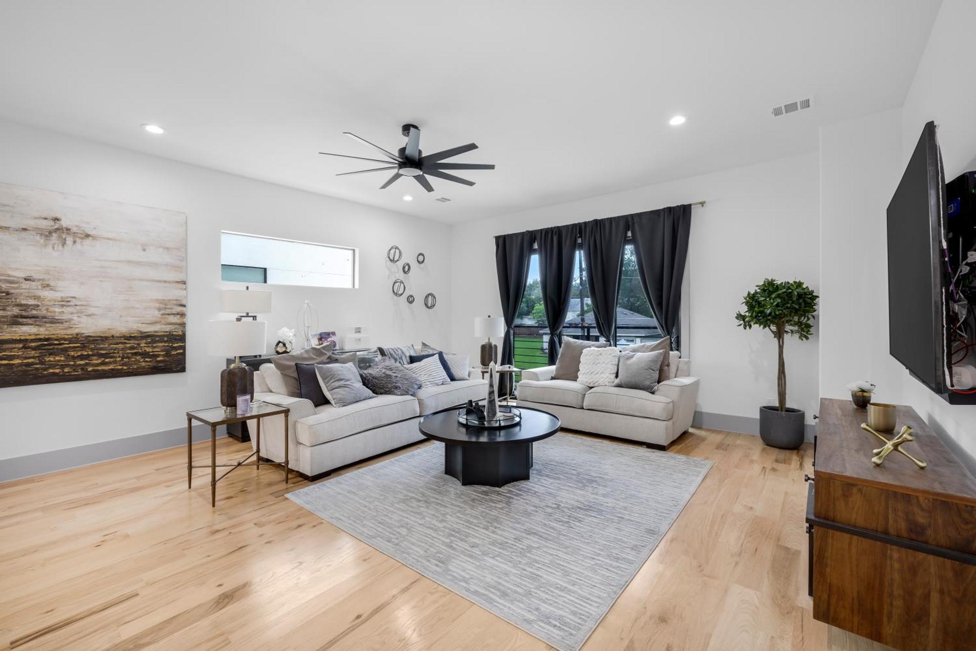 Large Luxury 3br Dowtown Retreat - Perfect For Families Getaways Holiday home