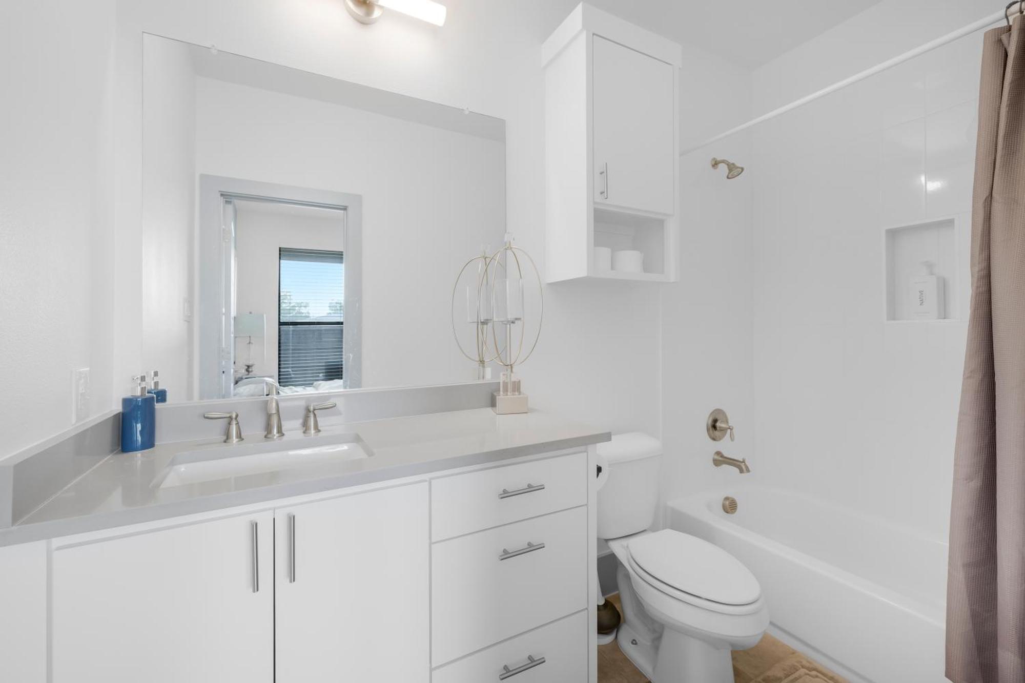 Holiday home Large Luxury 3br Dowtown Retreat - Perfect For Families Getaways