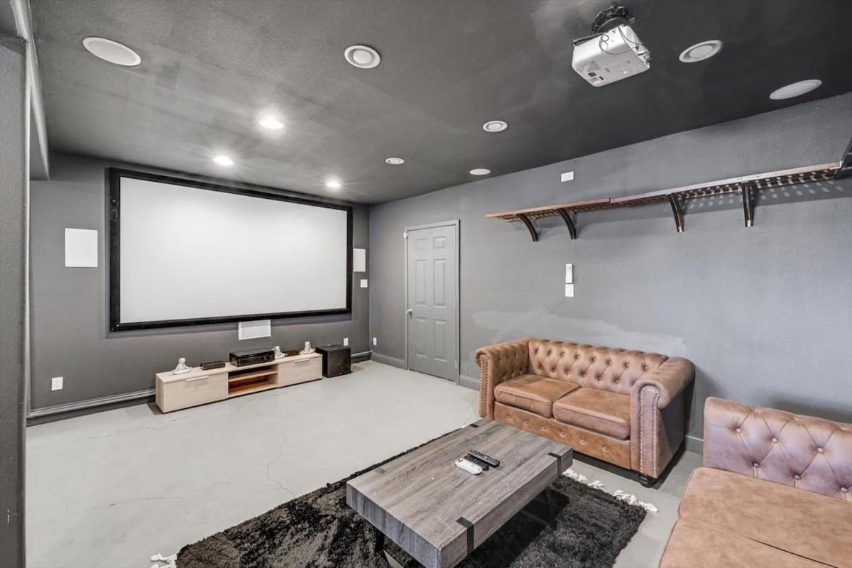 Holiday home Stunning 5br 2ba With Private Pool And Cinema Dallas