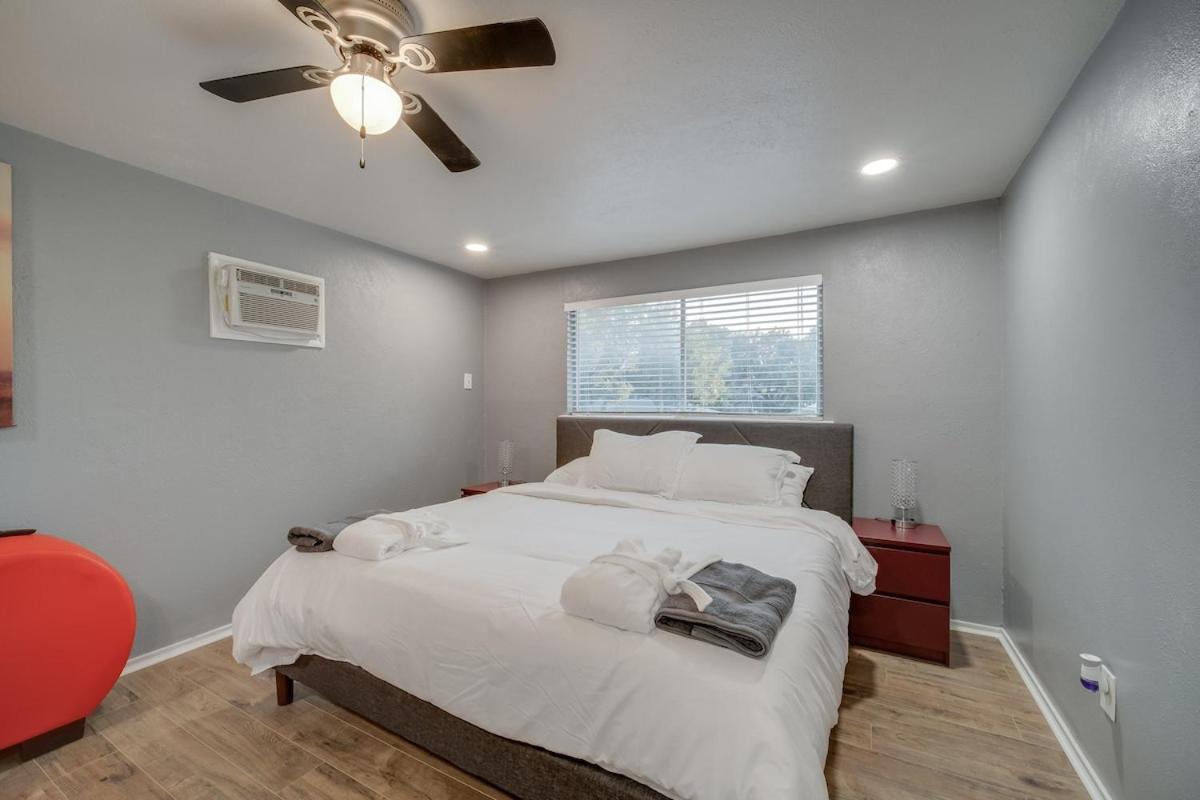 Holiday home Stunning 5br 2ba With Private Pool And Cinema Dallas