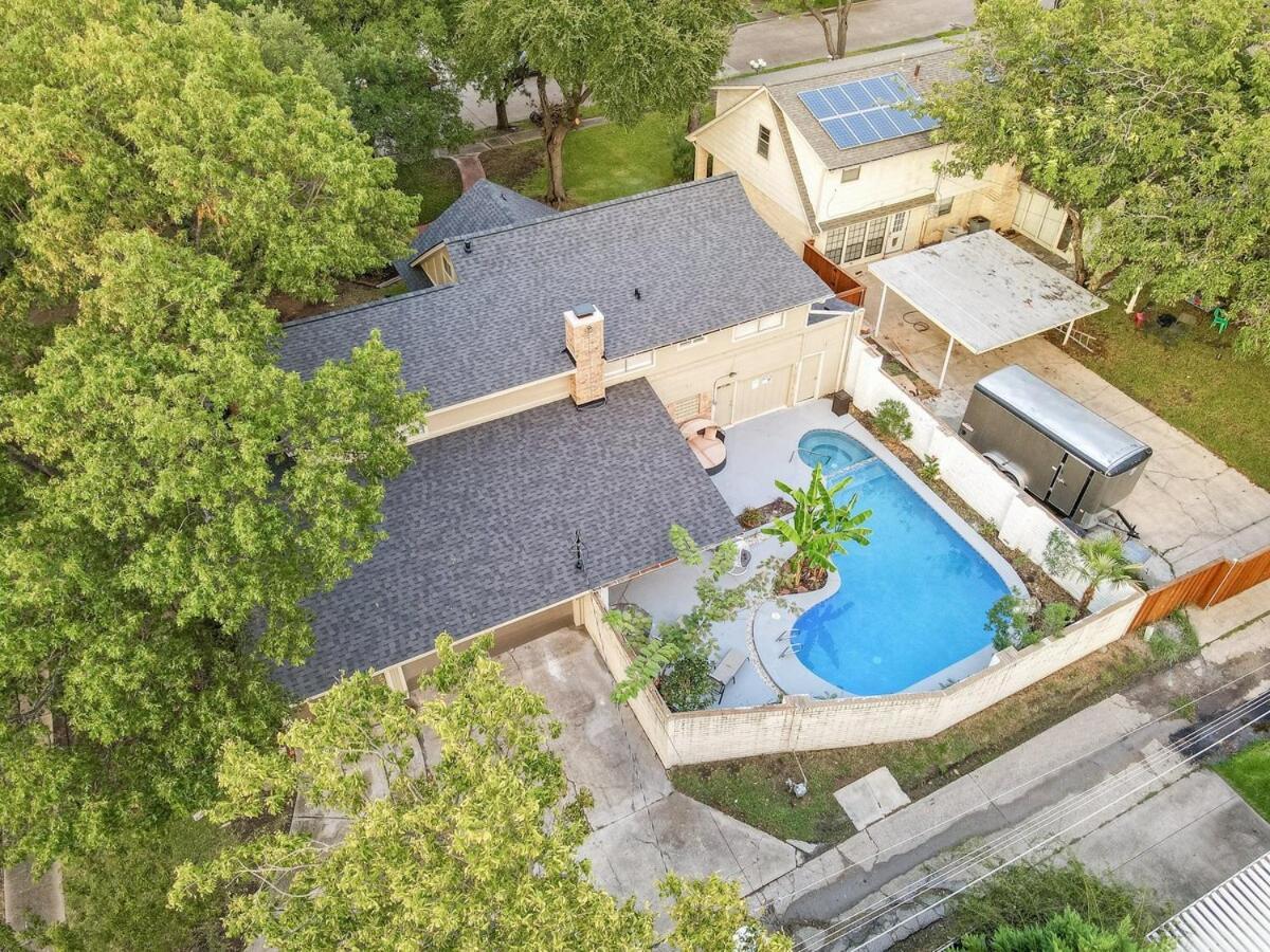 Stunning 5br 2ba With Private Pool And Cinema Holiday home Dallas