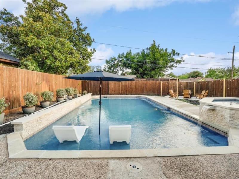 Posh 6br 2,5ba With Pool, Media-game & Hot Tub Holiday home Dallas