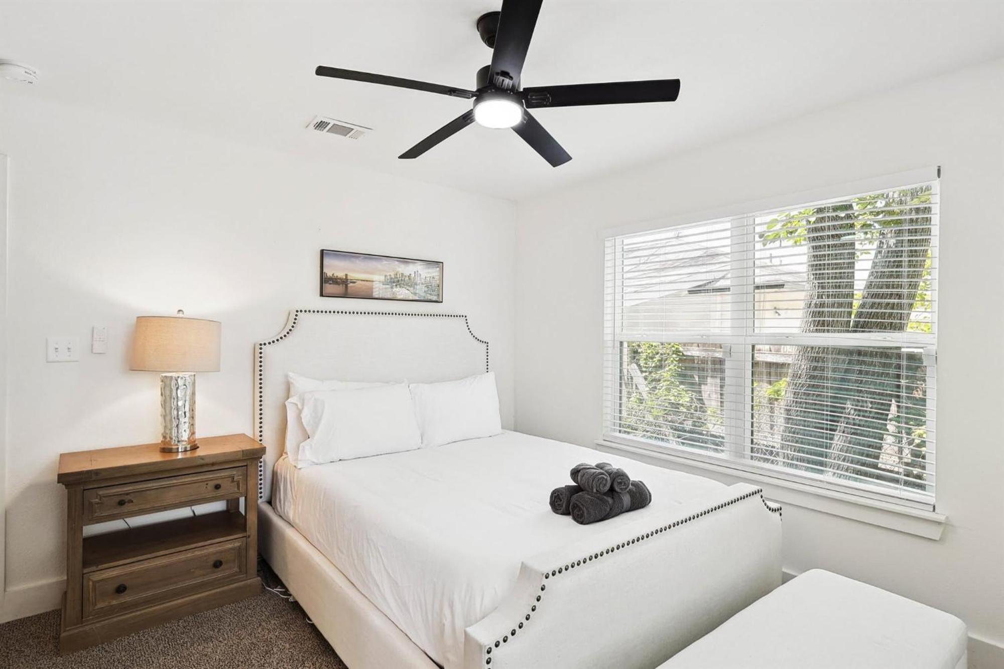 Of Bishop Arts 2bd With Style & Comfort Dallas