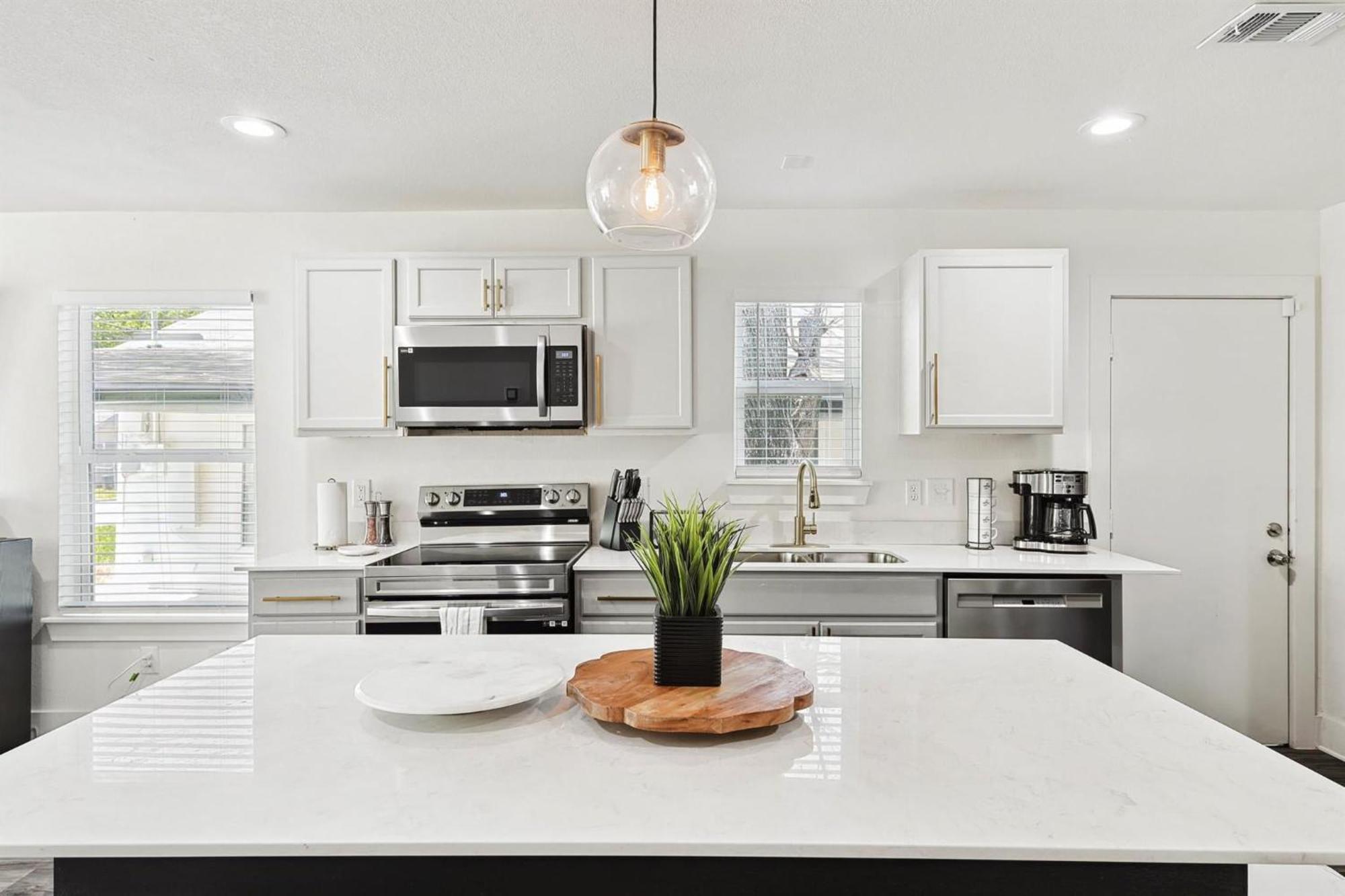 Of Bishop Arts 2bd With Style & Comfort * Dallas