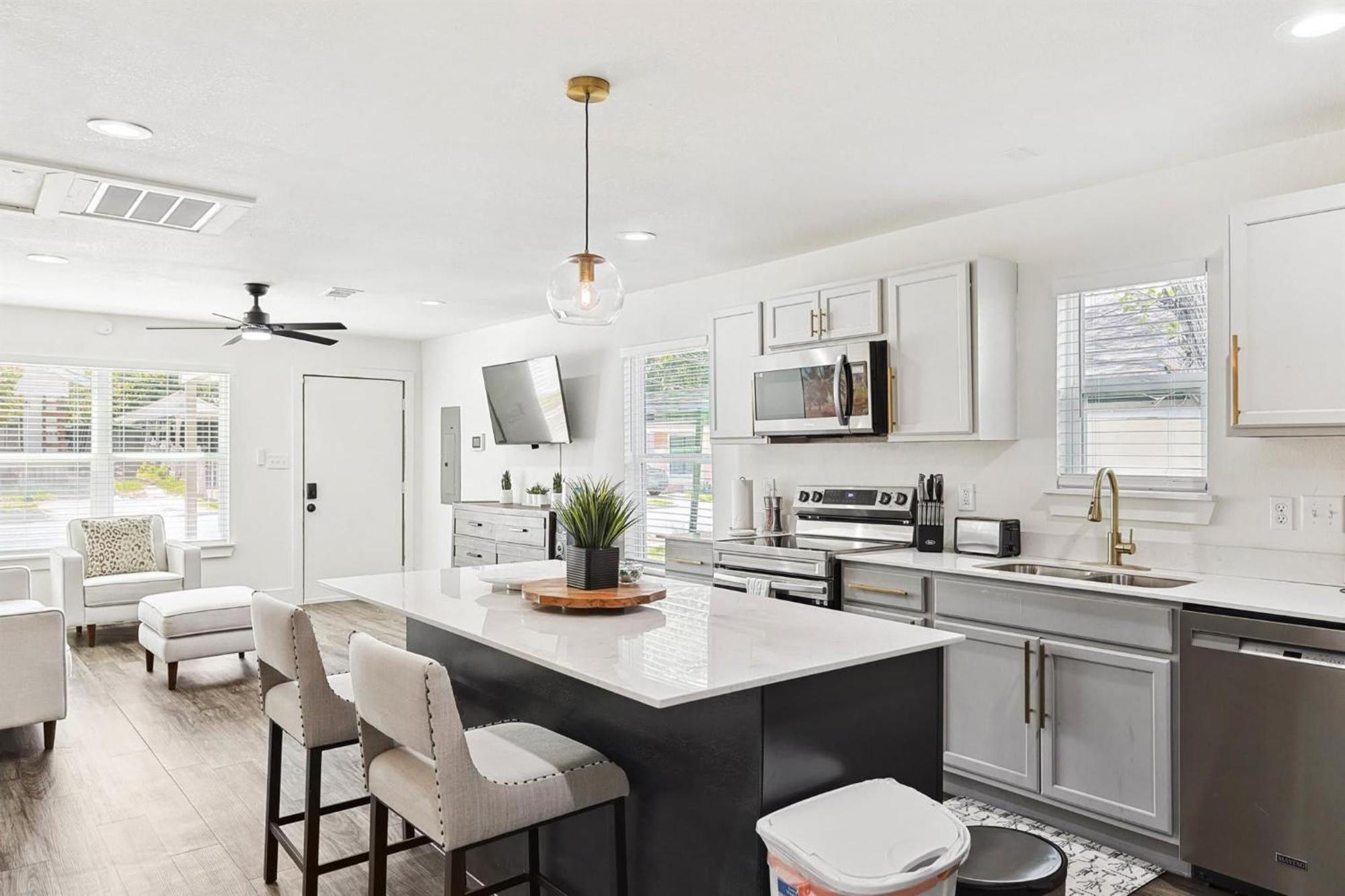 Of Bishop Arts 2bd With Style & Comfort
