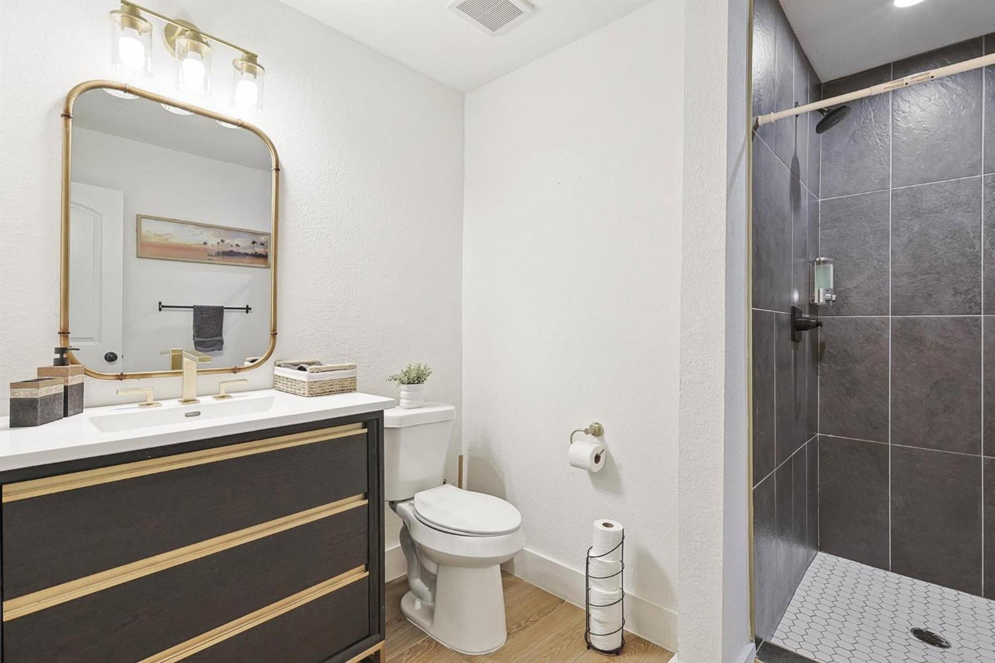 Of Bishop Arts 2bd With Style & Comfort Holiday home