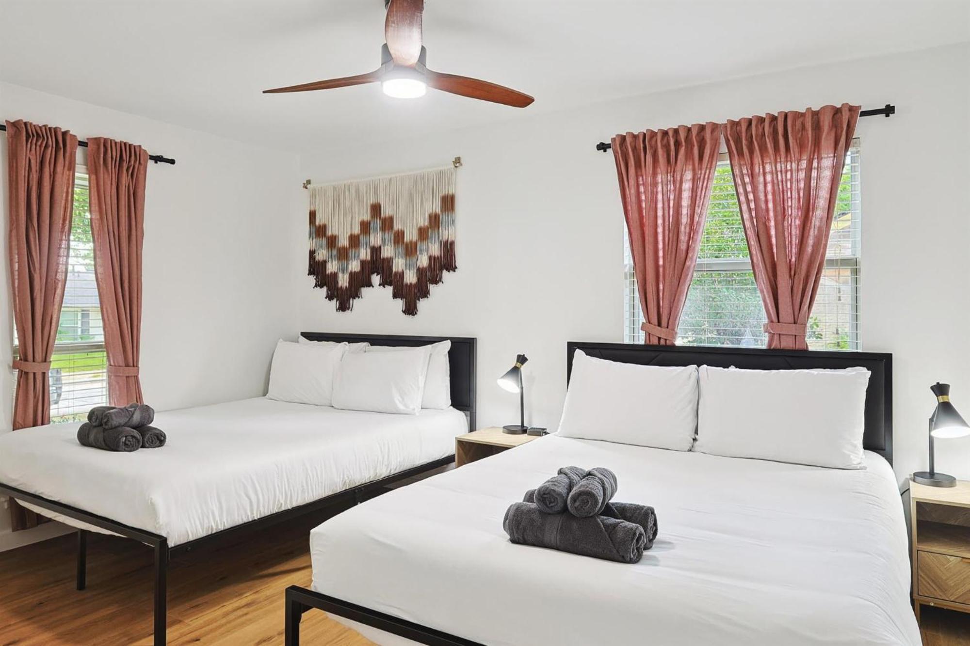 4-bd Serene Hideaway W Pool Foosball And Patio * Dallas