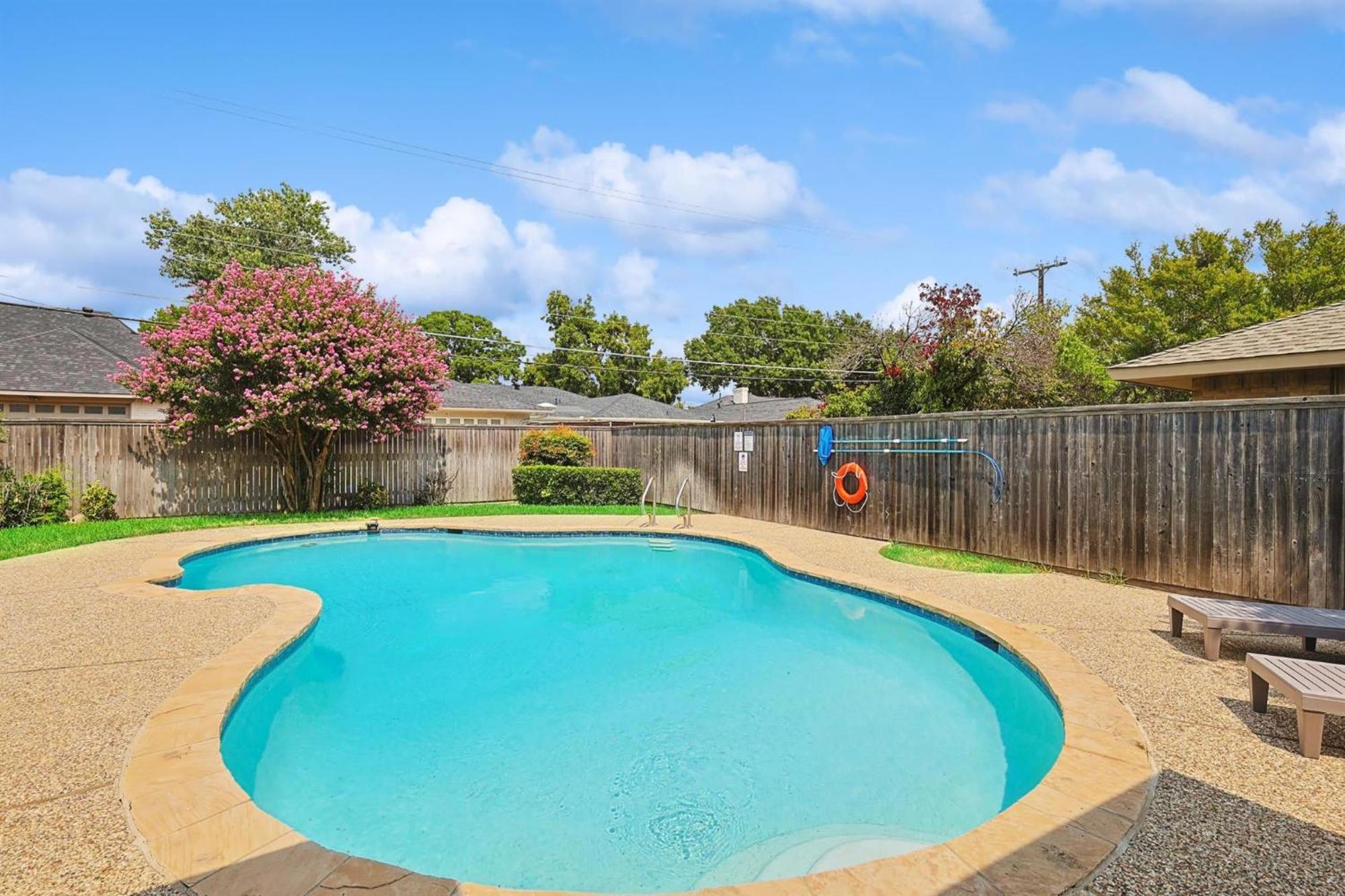 Holiday home 4-bd Serene Hideaway W Pool Foosball And Patio Dallas