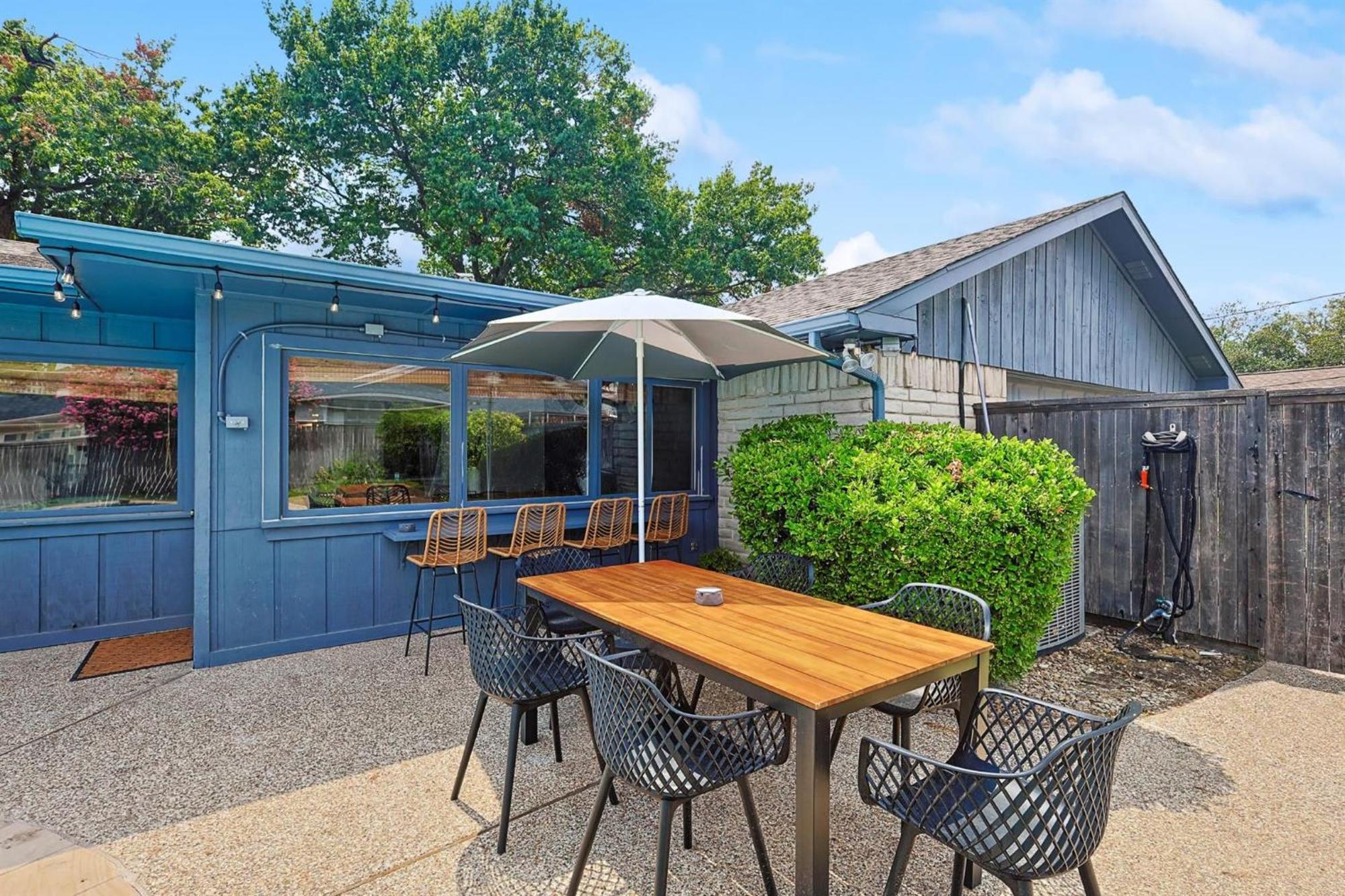 Holiday home 4-bd Serene Hideaway W Pool Foosball And Patio Dallas