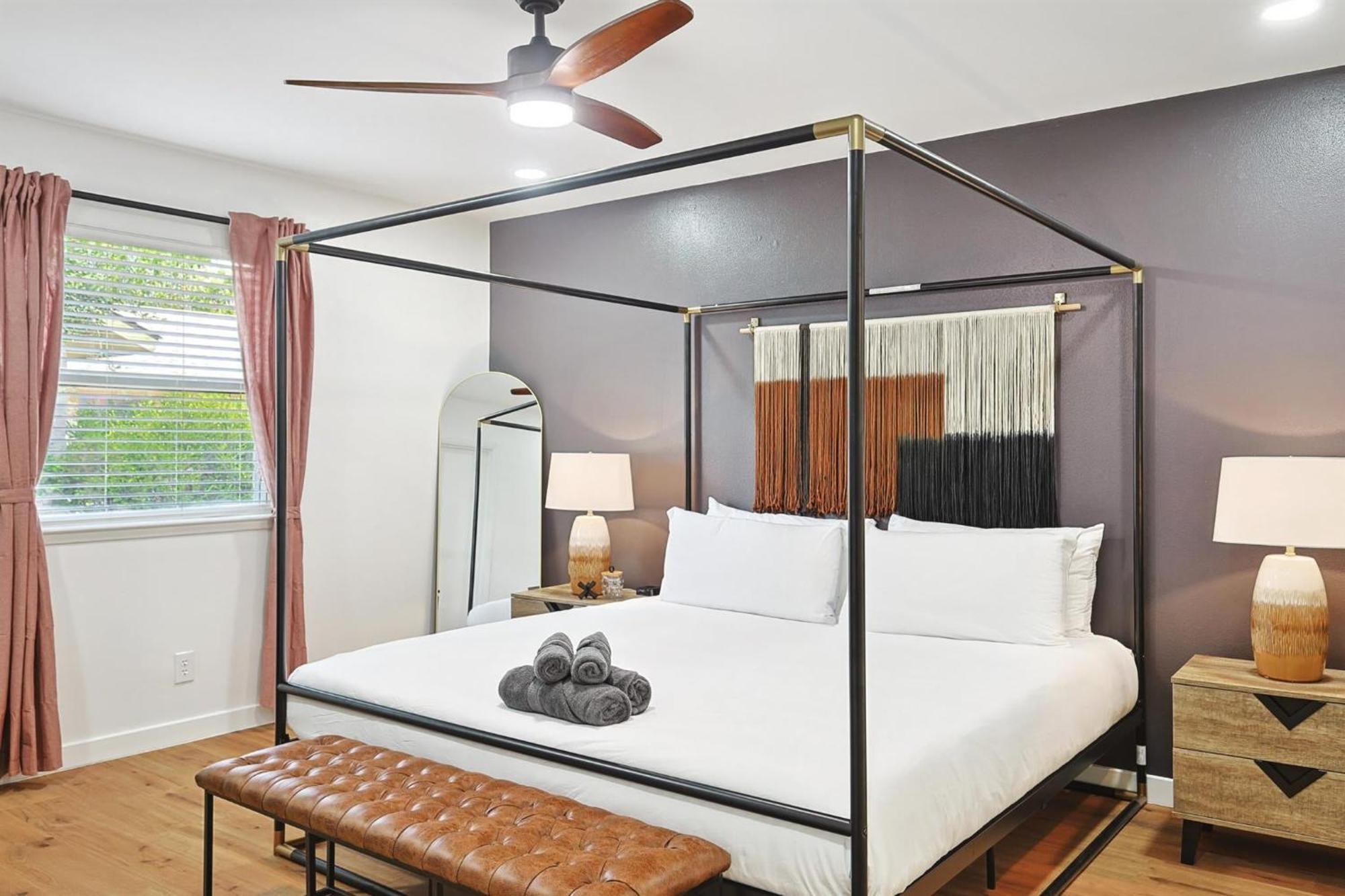 Holiday home 4-bd Serene Hideaway W Pool Foosball And Patio