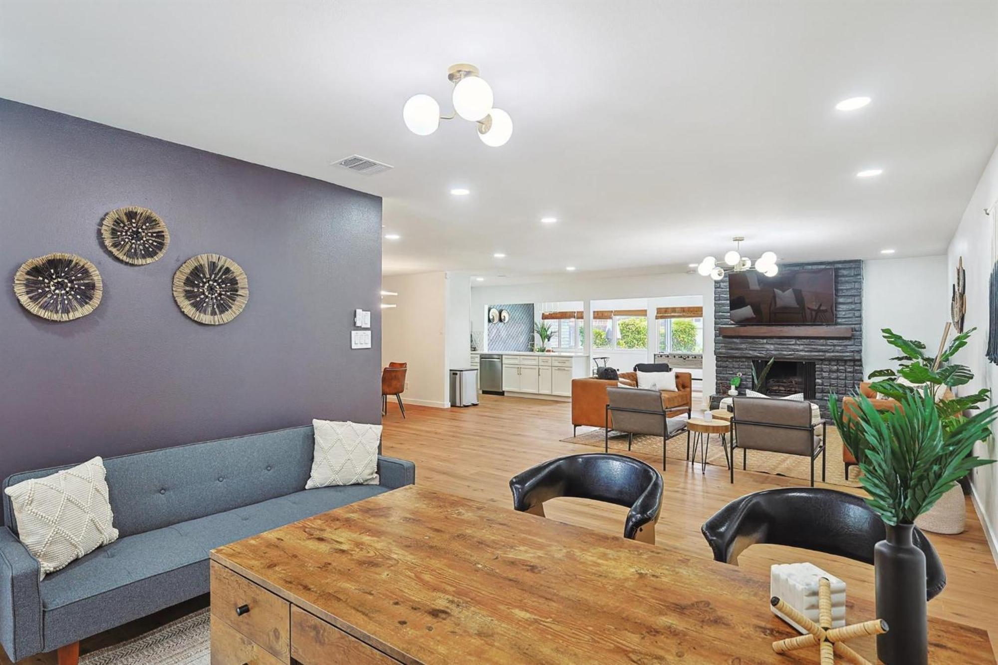 Holiday home 4-bd Serene Hideaway W Pool Foosball And Patio