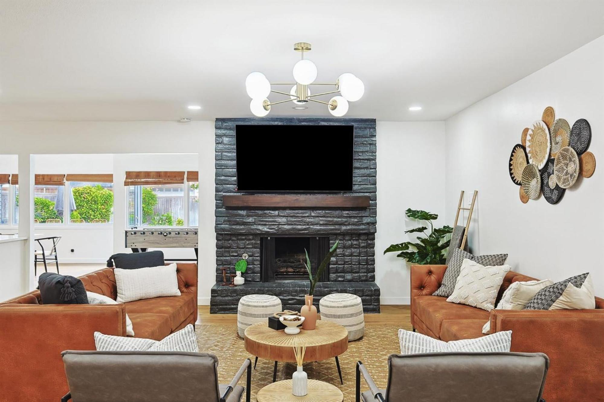 4-bd Serene Hideaway W Pool Foosball And Patio Holiday home