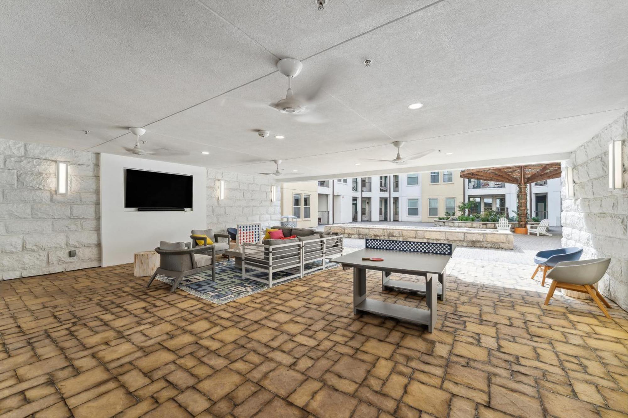 Amazing Uptown Free Parking Pet Friendly Dallas