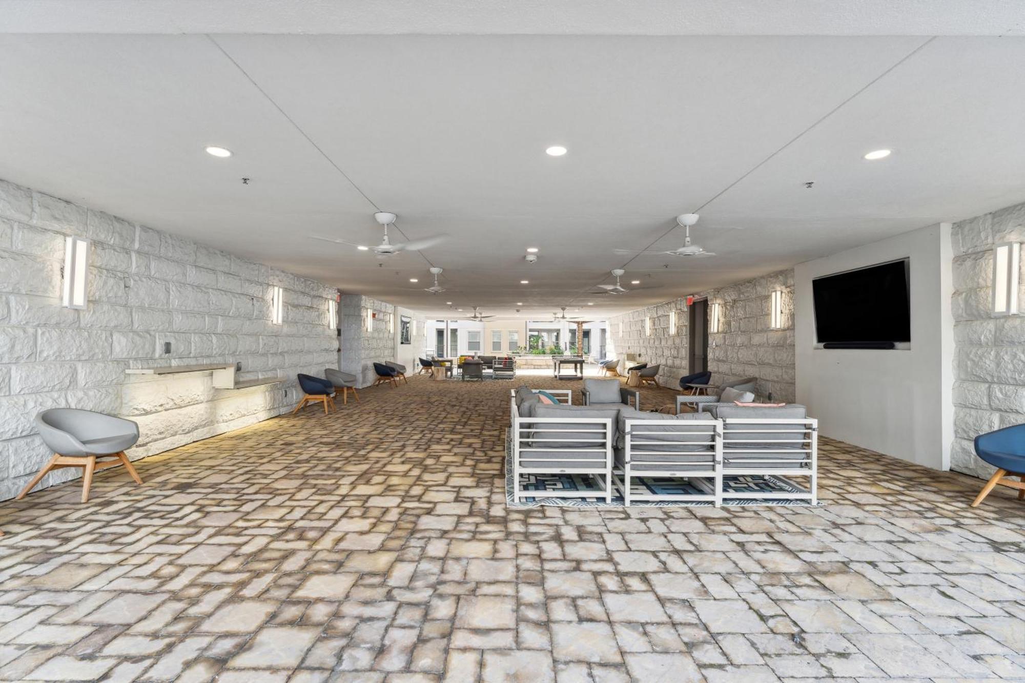 Amazing Uptown Free Parking Pet Friendly Apartment Dallas