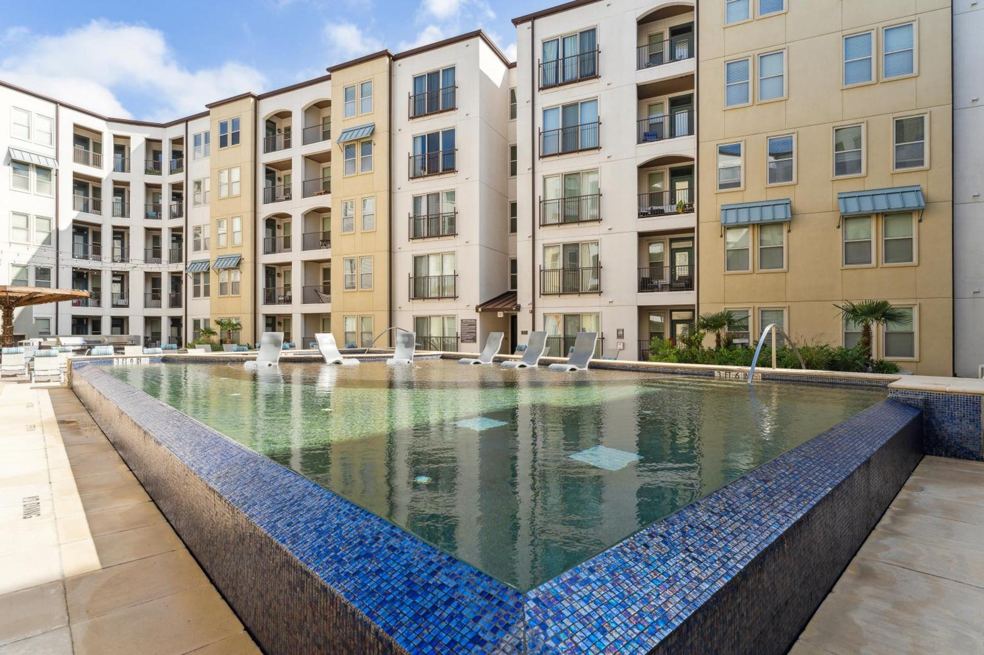Apartment Amazing Uptown Free Parking Pet Friendly Dallas