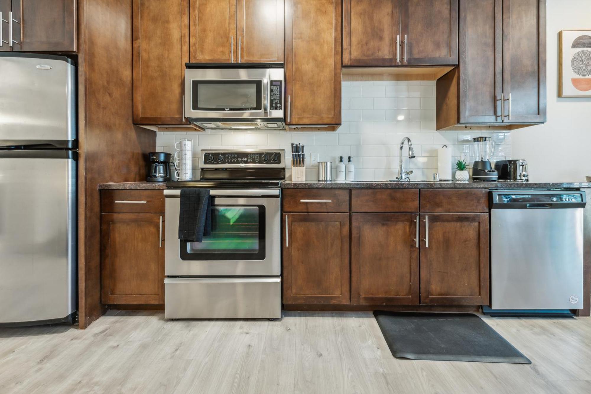 Apartment Amazing Uptown Free Parking Pet Friendly *