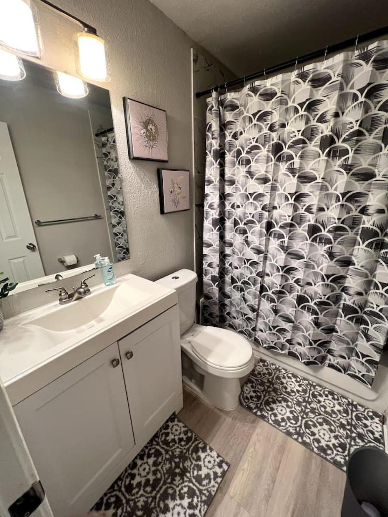 Downtown Luxe Urban Haven 1bd Retreat Apartment
