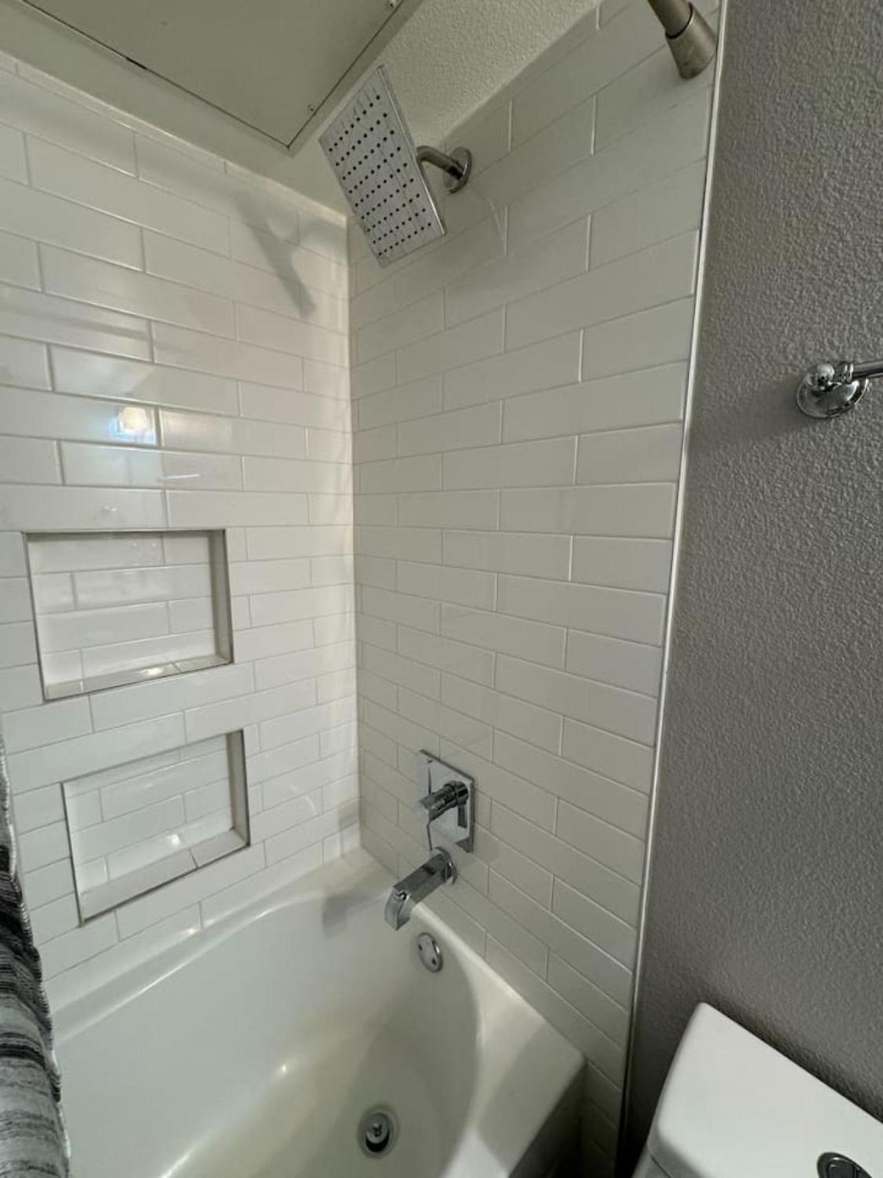 Downtown - Modern 1bed 1bath Escape *