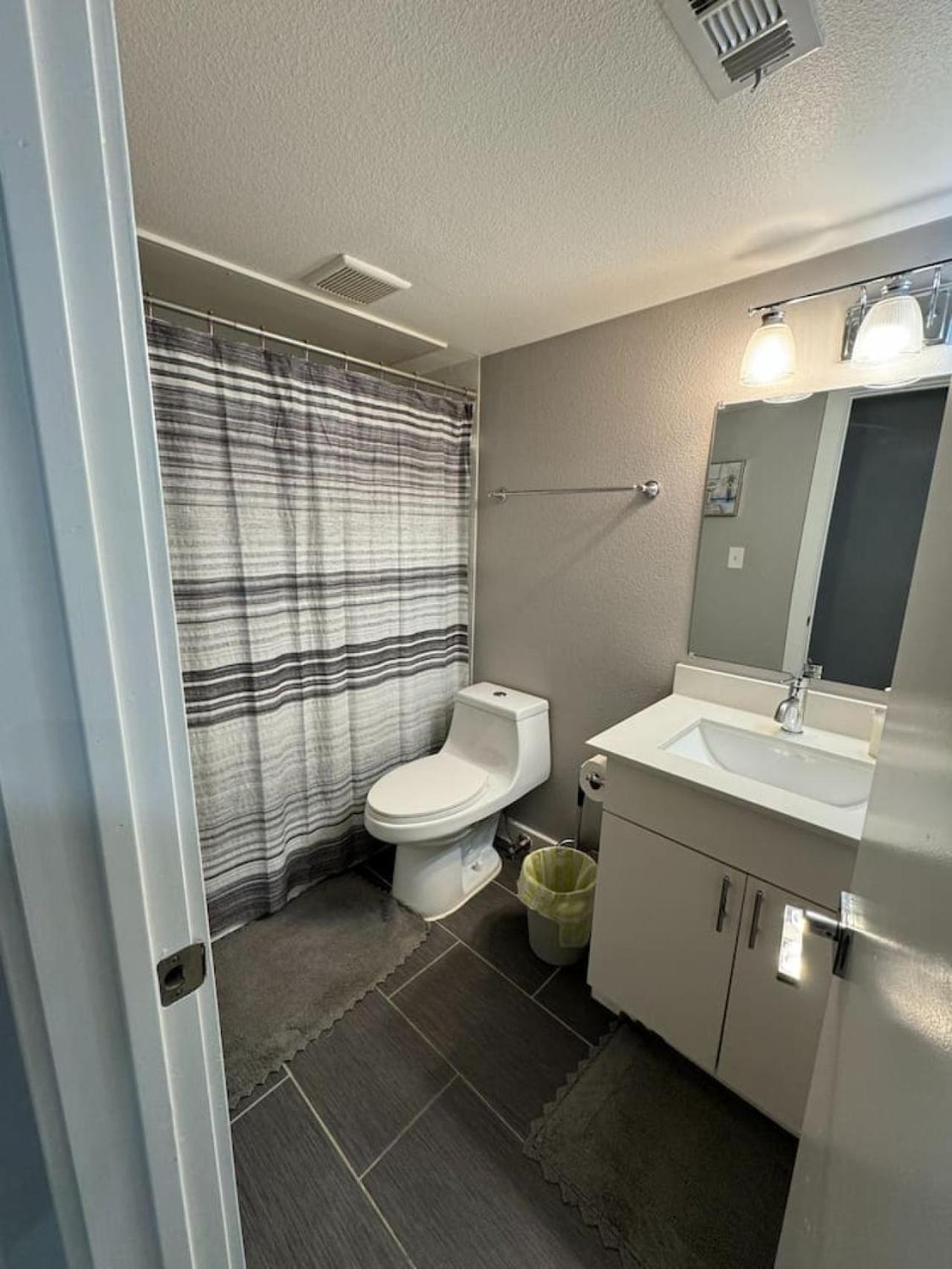 Apartment Downtown - Modern 1bed 1bath Escape