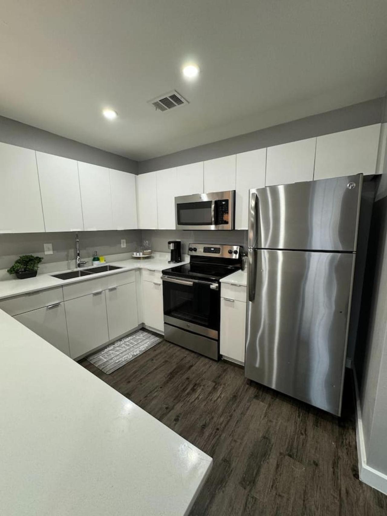 Apartment Downtown - Modern 1bed 1bath Escape *