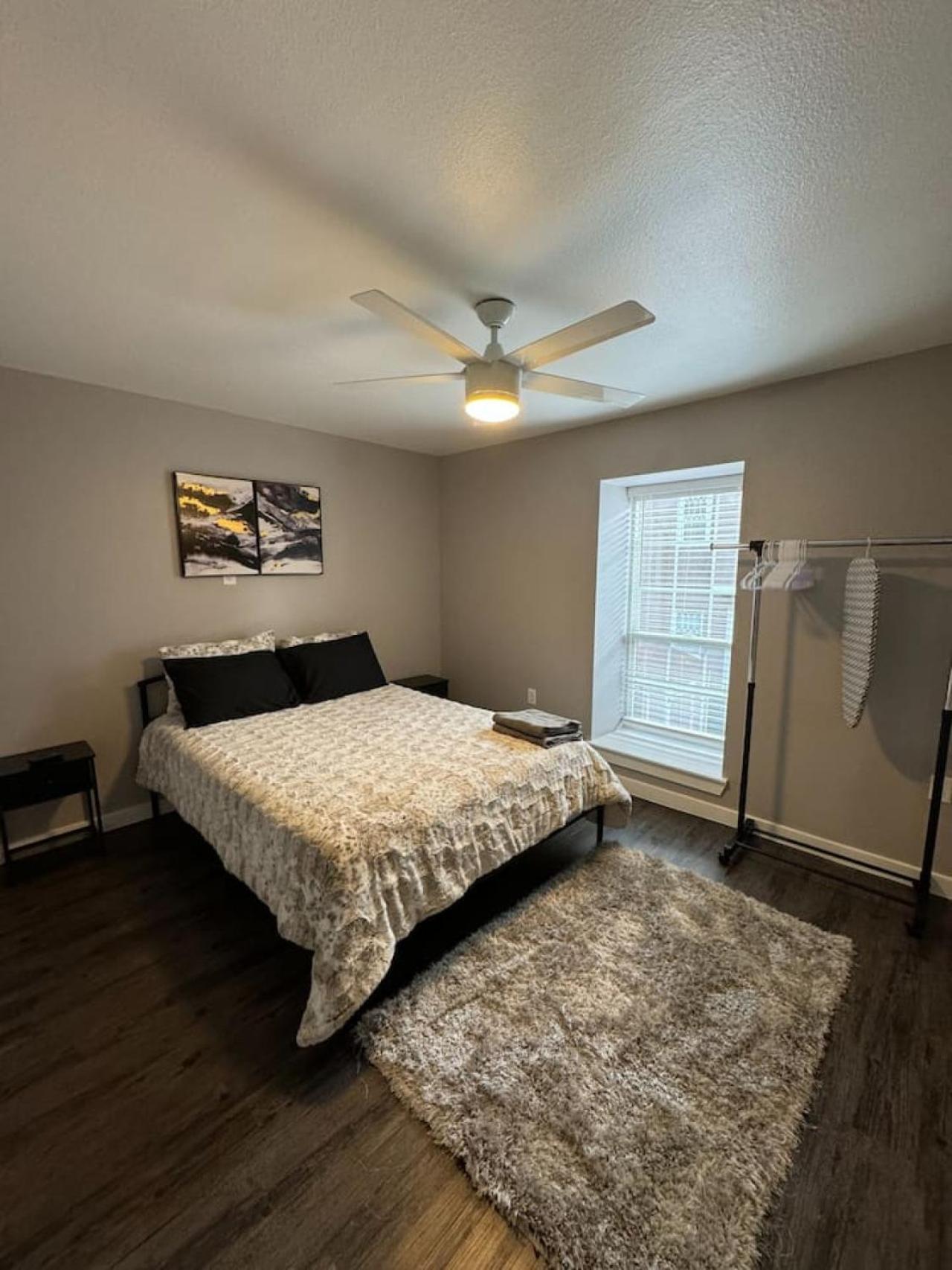 Downtown - Modern 1bed 1bath Escape *