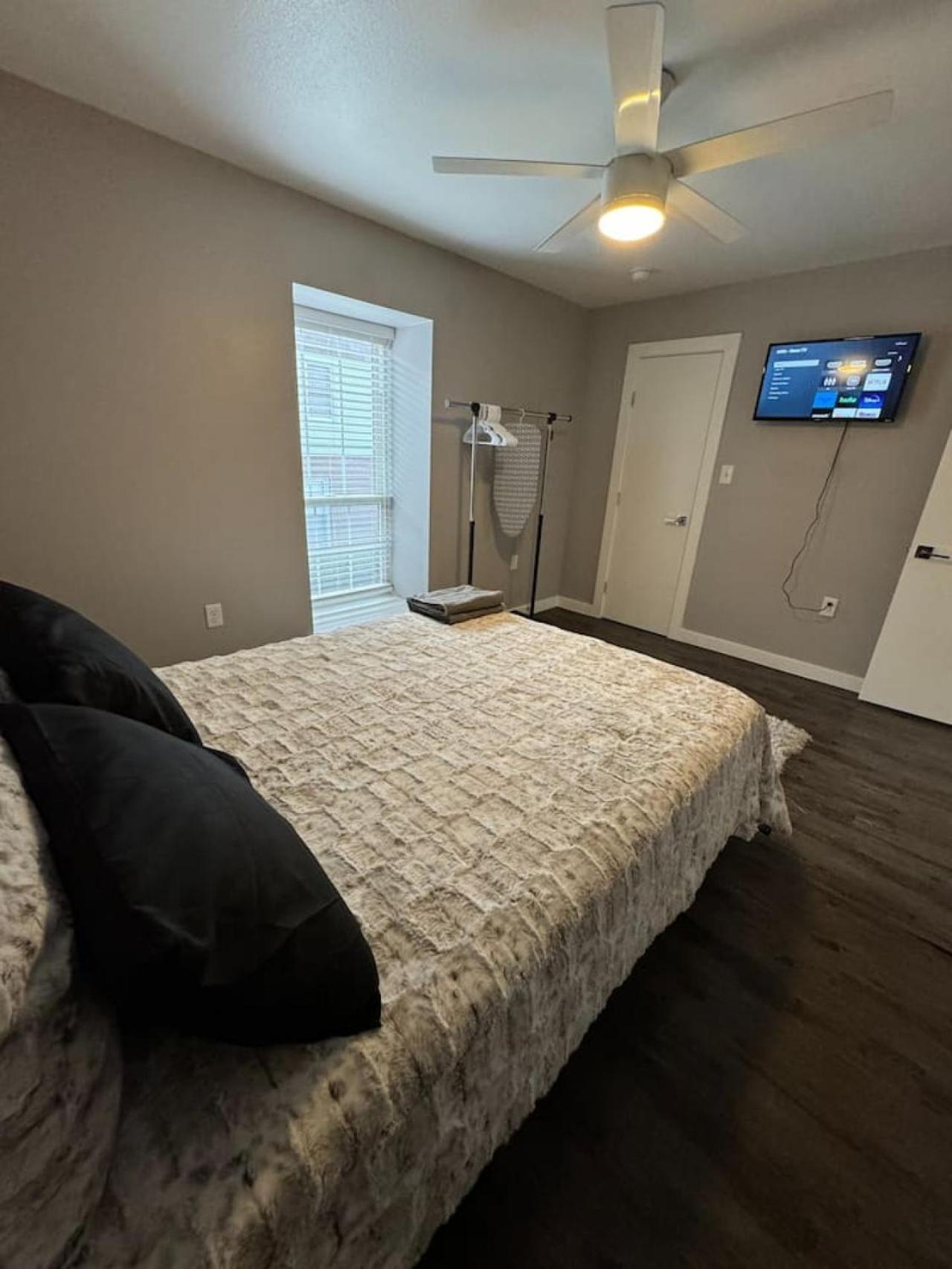 Downtown - Modern 1bed 1bath Escape Dallas