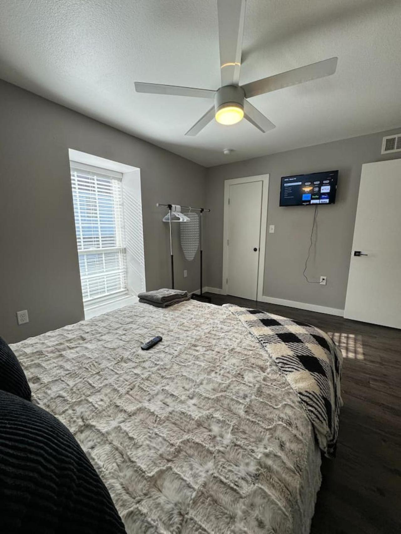 Apartment Downtown - Modern 1bed 1bath Escape