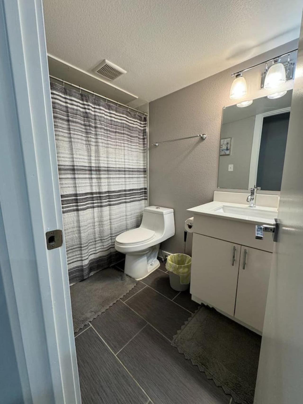 Downtown - Modern 1bed 1bath Escape *