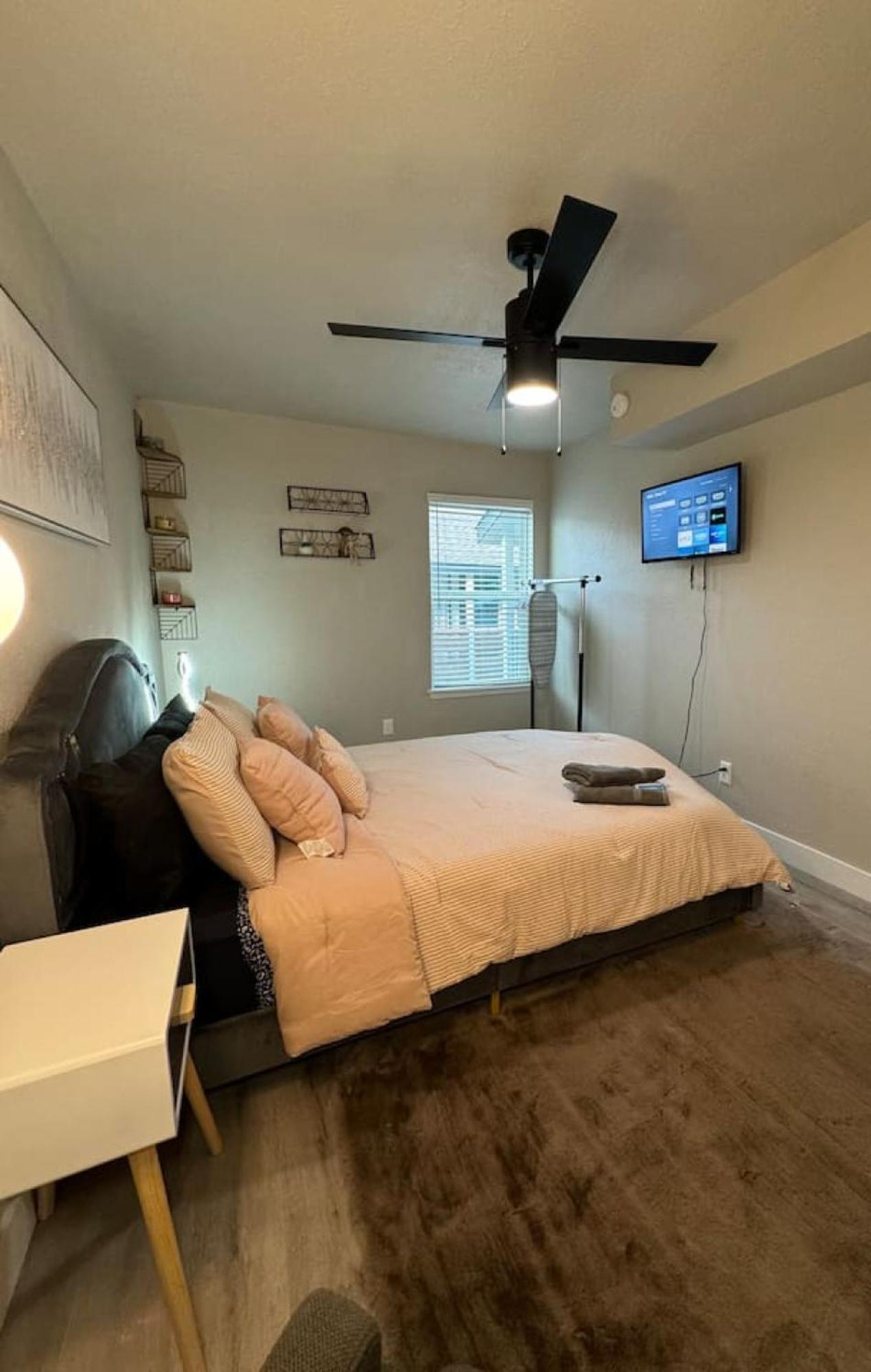 Downtown Luxe Urban Haven 1bd Retreat Dallas