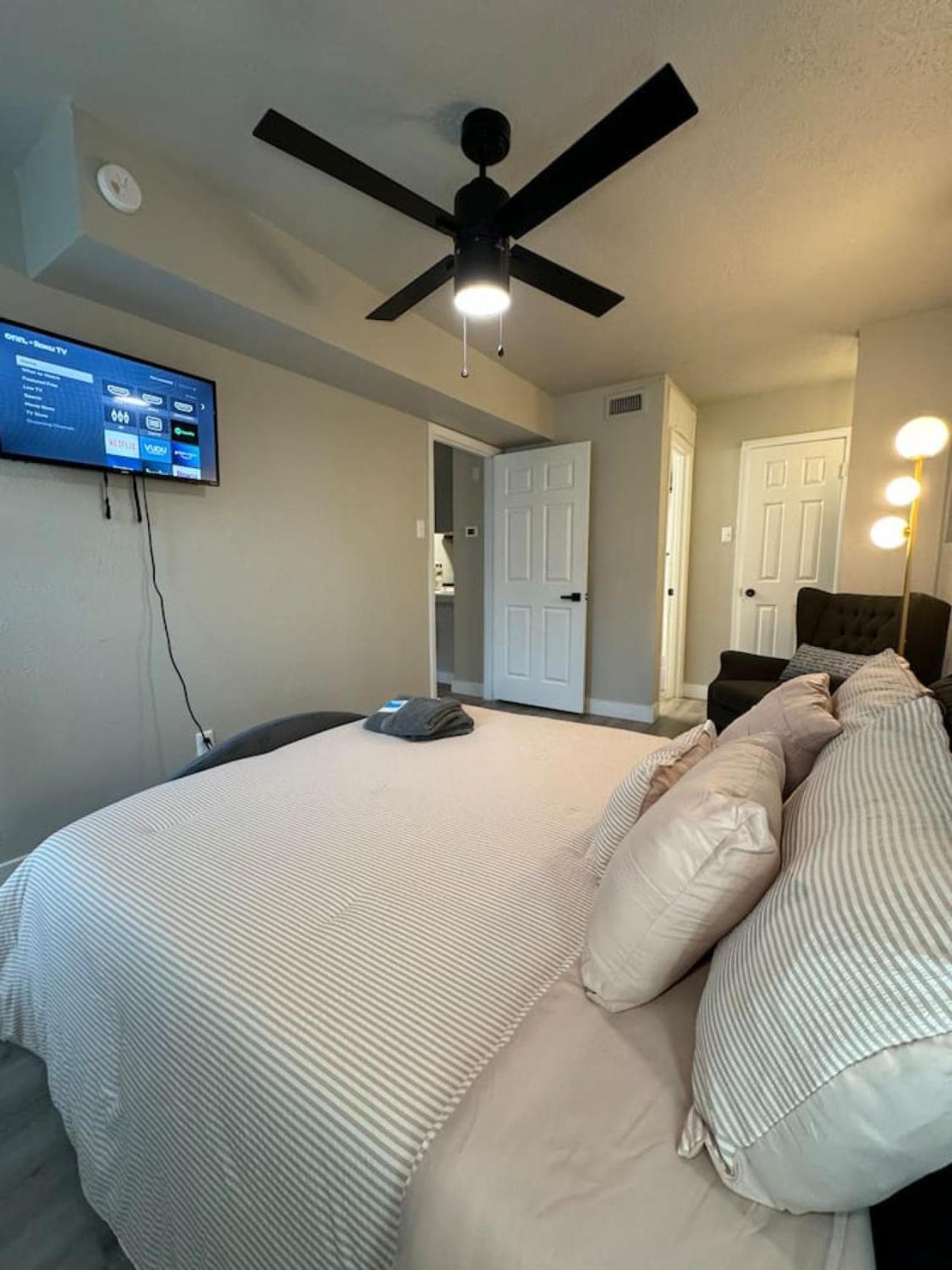 Apartment Downtown Luxe Urban Haven 1bd Retreat *